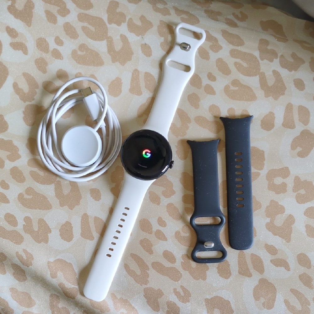 Google Pixel Watch 1 - Smartwatch with White and Gray Bands
